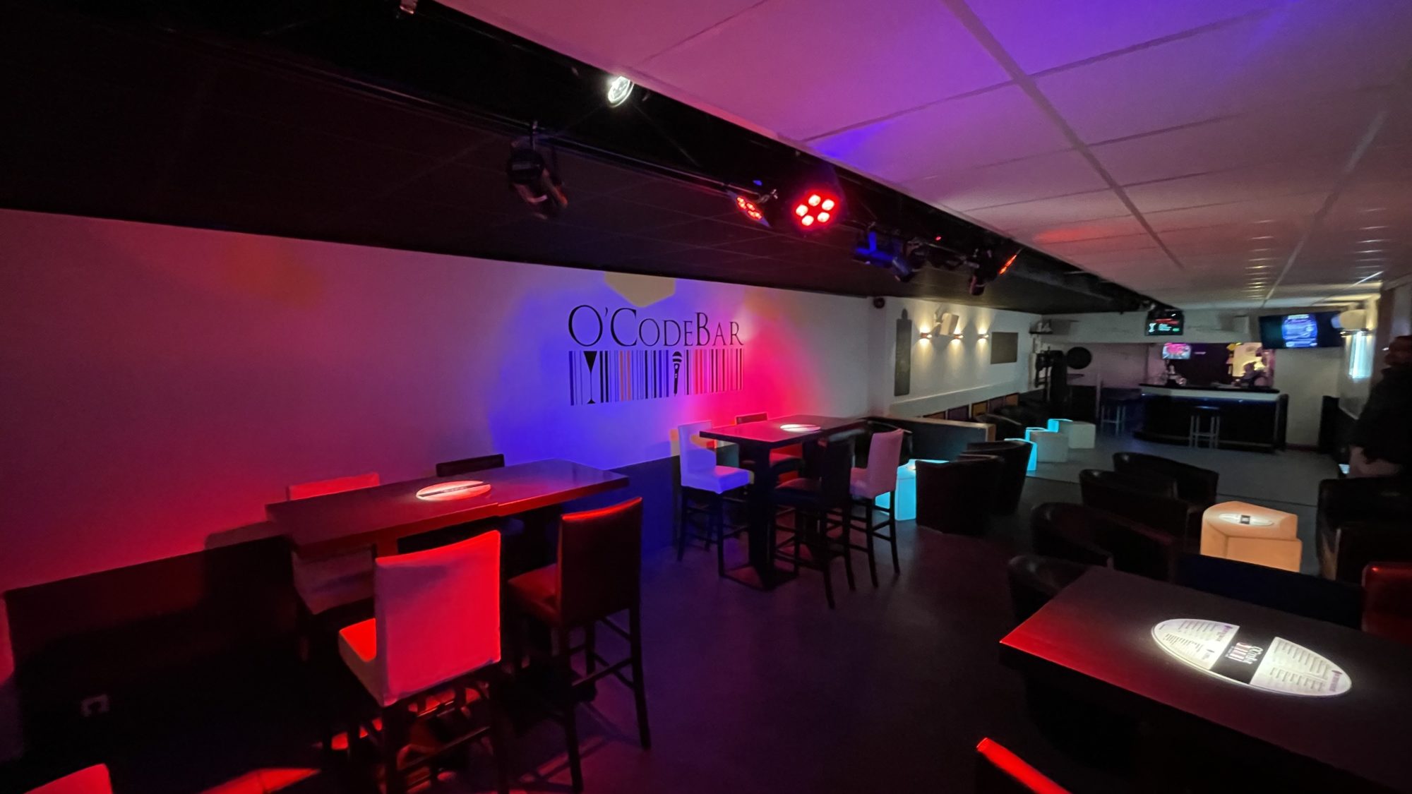 INSTALLATION SONORISATION, ECLAIRAGE POUR BAR DISCOTHEQUE